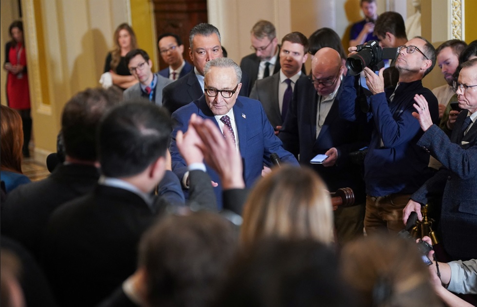 আইস সংস্কার ইস্যুতে সরকার শাটডাউনের হুমকি ডেমোক্র্যাটদের